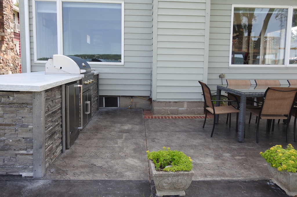 Outdoor Patio With Kitchen, Tables, and Retractable Awning